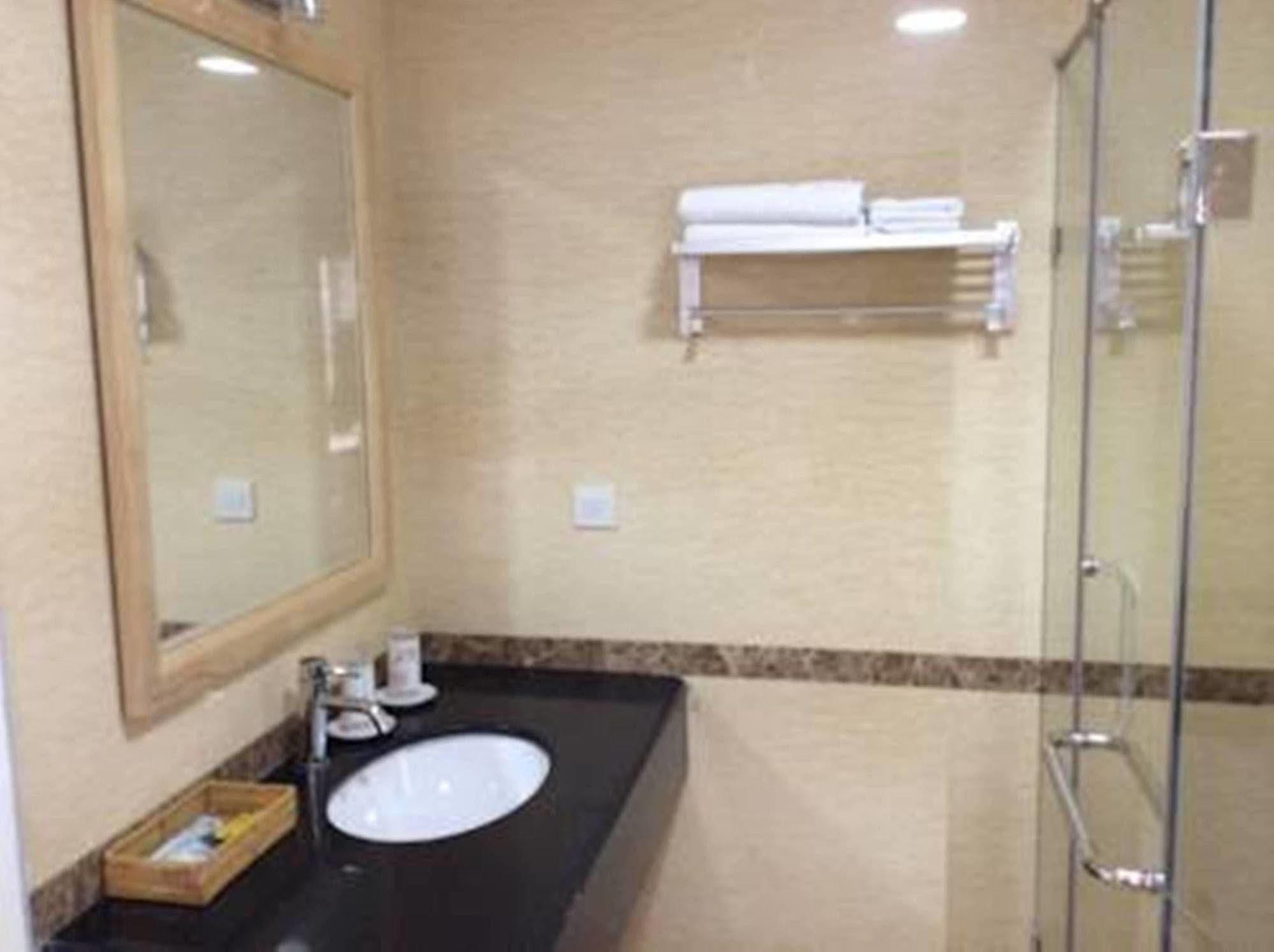 Oyo 236 Hoa Mai Boutique Hotel Da Nang Exterior photo